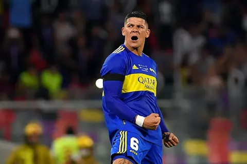 "مُنع من دخول غرفة الملابس".. بوكا جونيورز بصدد فسخ عقد ماركوس روخو